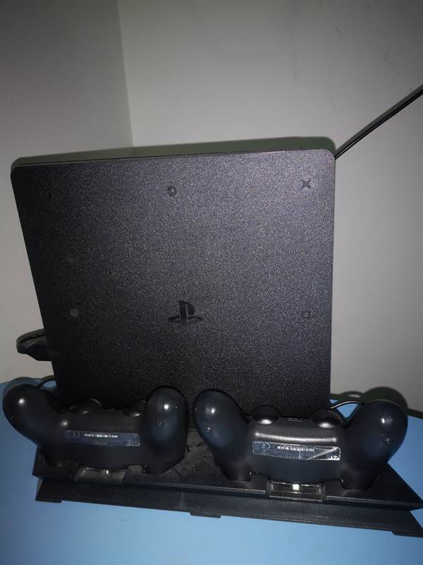 Foto 2PS 4 WIFI 500gb, in ottime condizioni, come nuovi