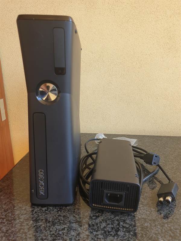 Foto 4Vendesi XBOX 360 più KINECT comprensivi