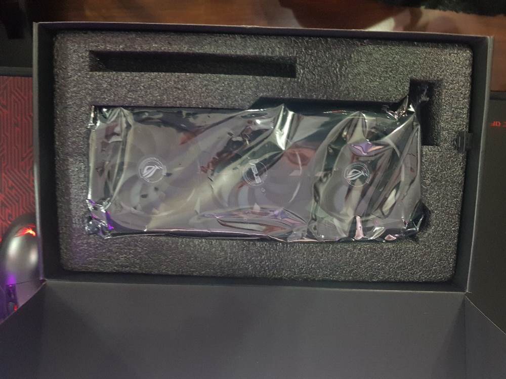 Foto 8Asus Rog Strix RTX 2080 OC (repasted like new)