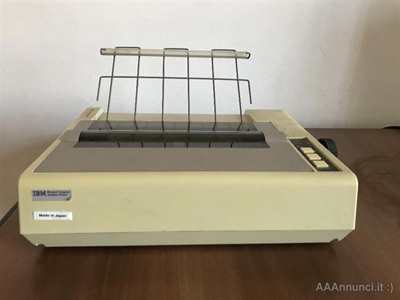 Stampante IBM ad aghi su carta continua