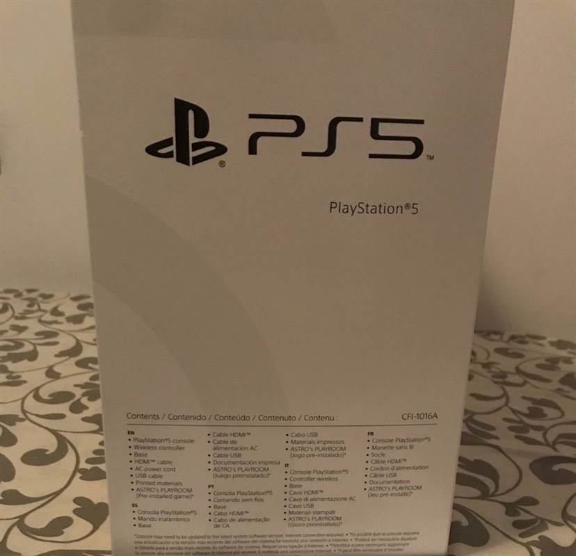 Foto 6PlayStation 5 versione con disco