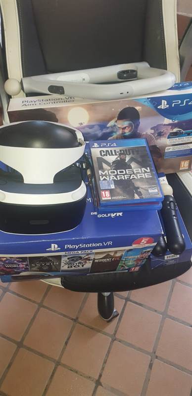VR + telecamera + aim controller + 2 move + giochi