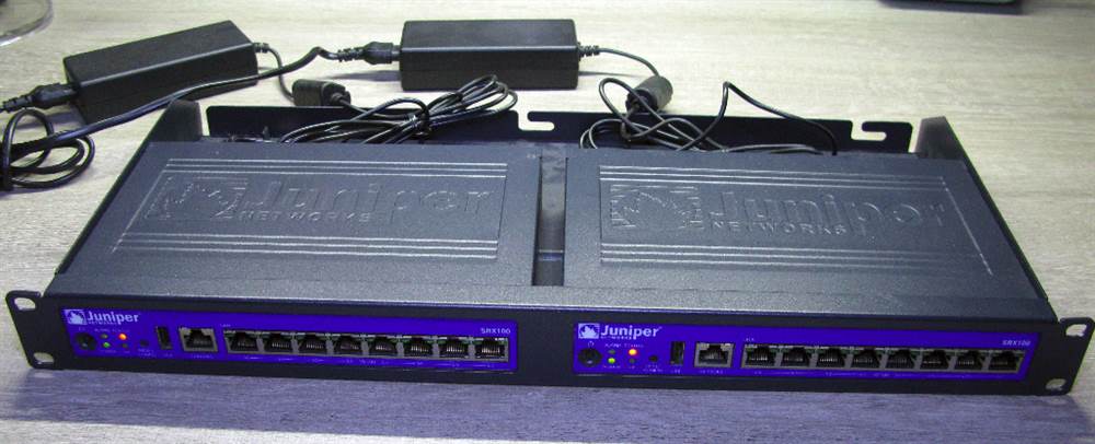 2 x Juniper Networks SRX100 Services Gateway