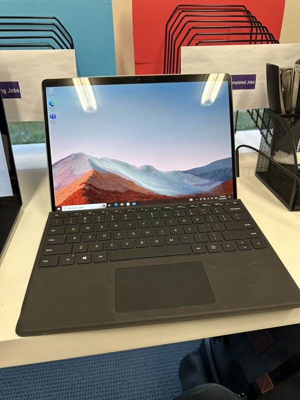 Microsoft Surface Pro 8 256GB 16GB RAM