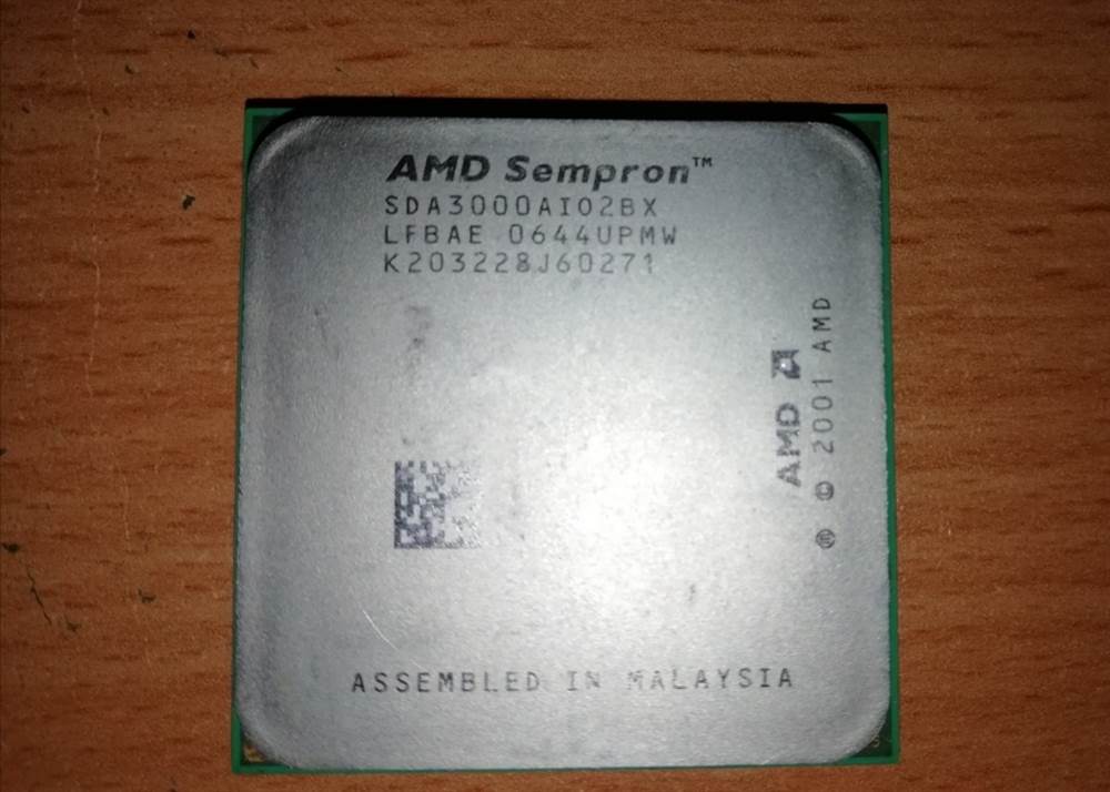 2 processori AMD Sempron 3000+