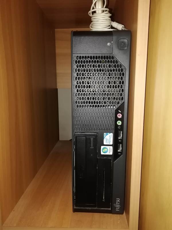 Computer Fujitsu +€12 spedizione fuori sede