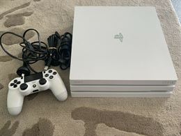 Foto 5 Playstation 4 pro white, prezzo non trattabile