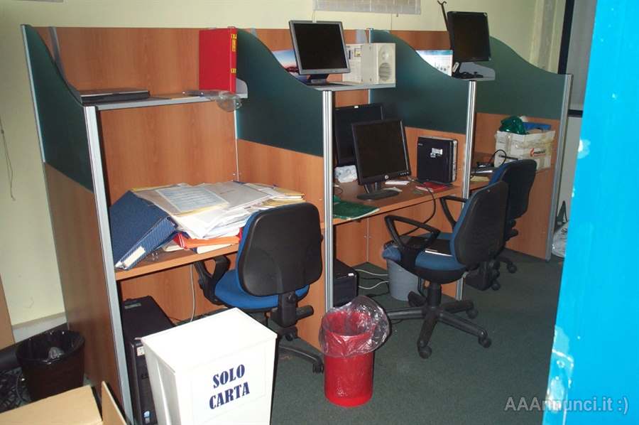 Tavolo per PC a Tre Scomparti, in ottime condizioni