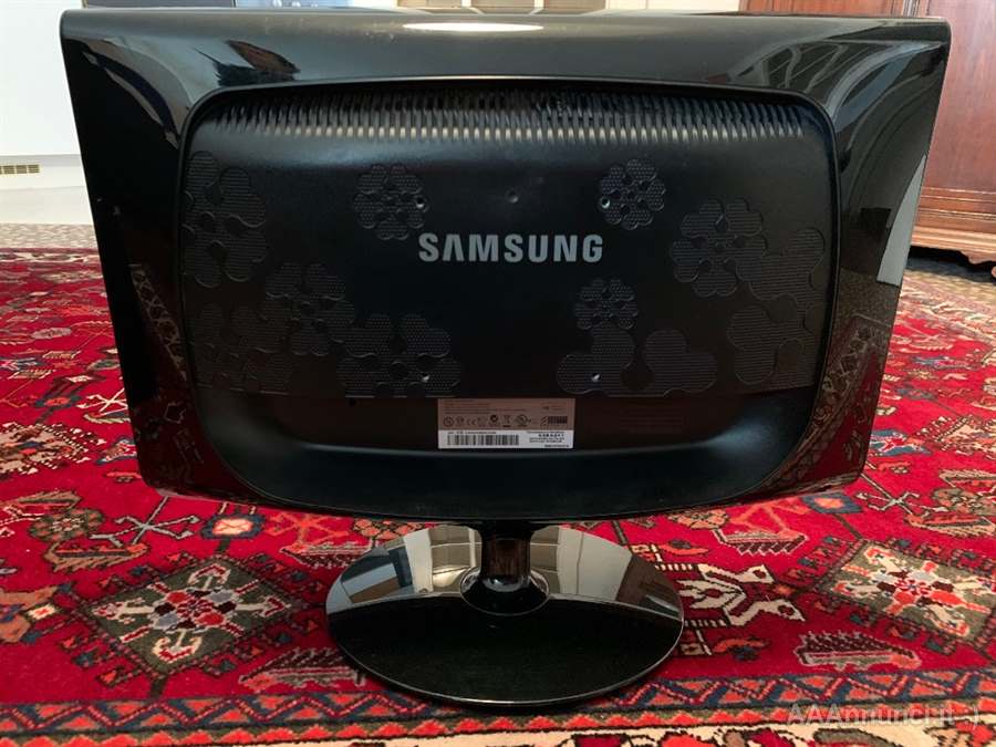 Foto 3Packard Bell iMedia e Samsung Syncmaster 2033HD 20”