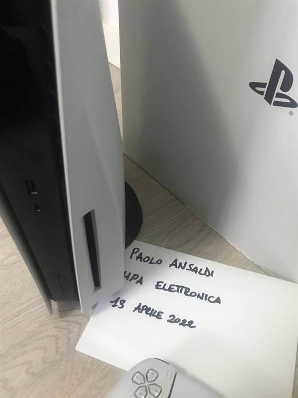 Foto 3PlayStation 5 versione con disco