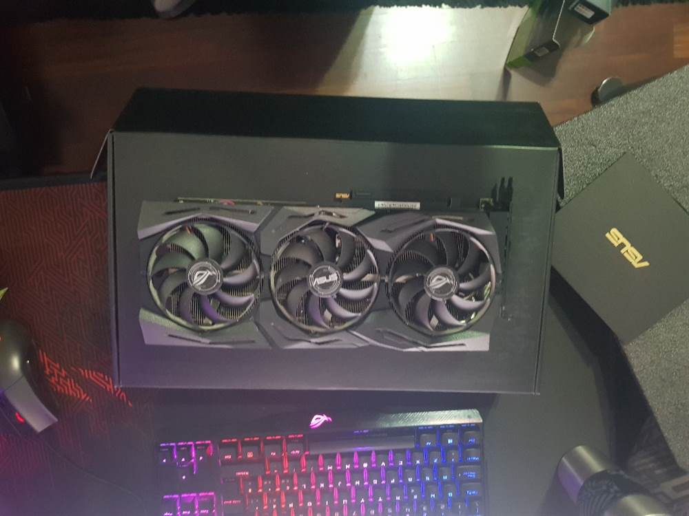 Foto 2Asus Rog Strix RTX 2080 OC (repasted like new)
