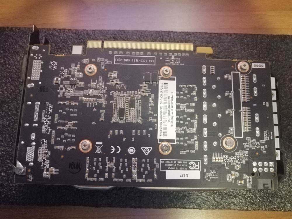 Foto 3GPU NVIDIA GeForce® GTX 1060 Twin Cooler - 3GB DDR5