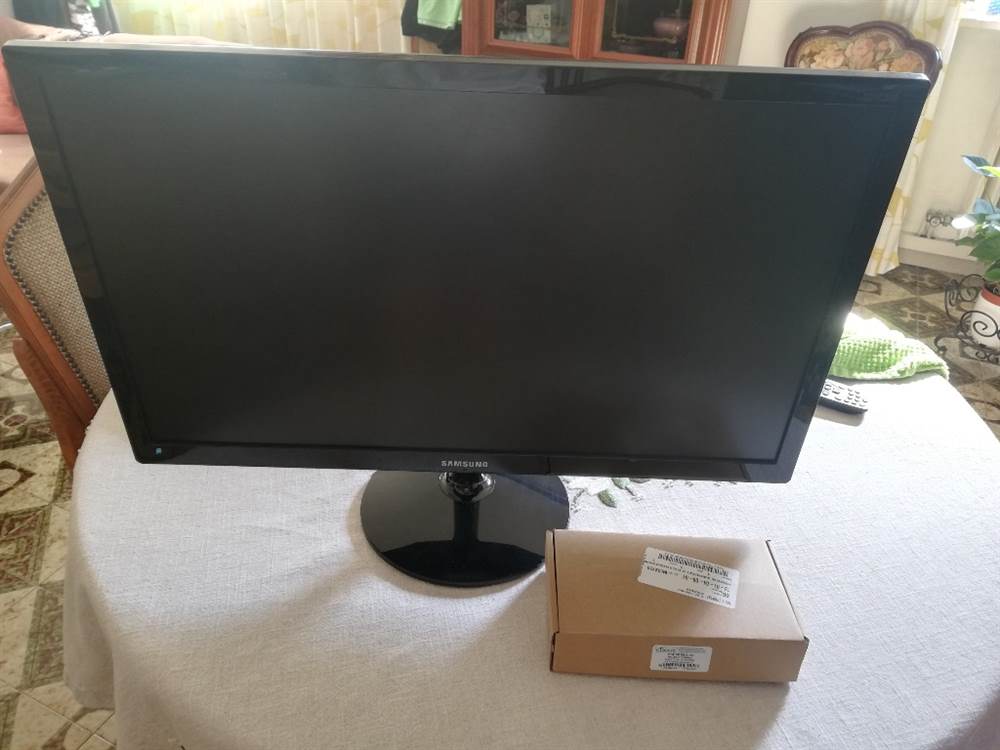 Monitor per PC Samsung 17 pollici + alternatore nuovo